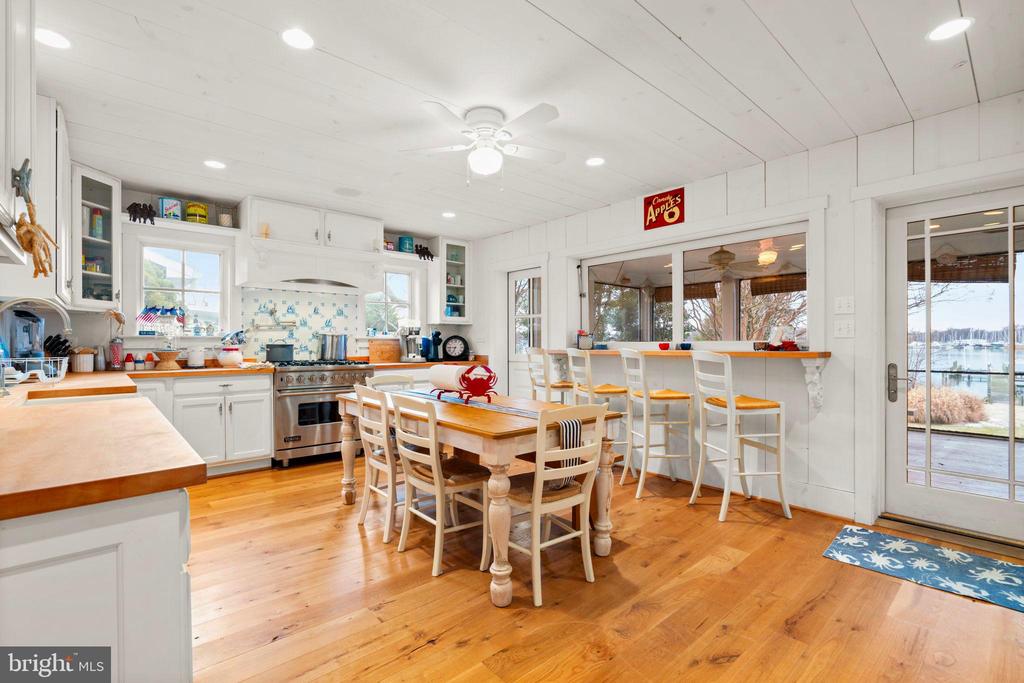 3728 BAY DRIVE