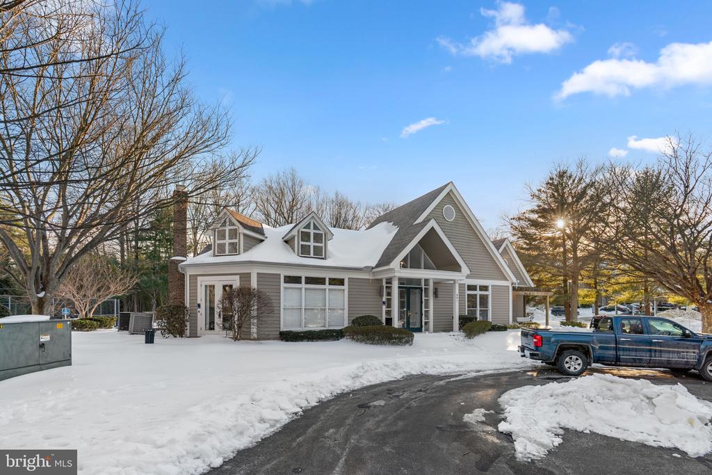 633 ADMIRAL DRIVE 308