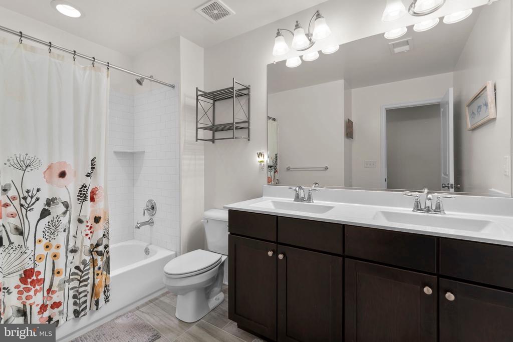 838 OAK TRAIL