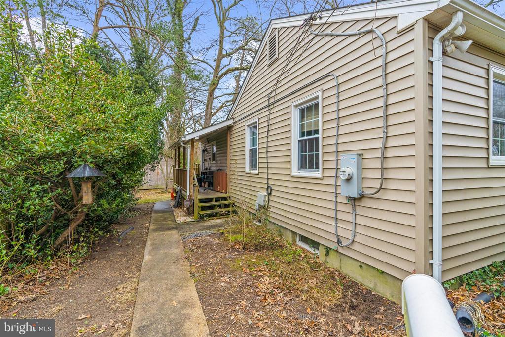 115 LOCKLEVEN DRIVE