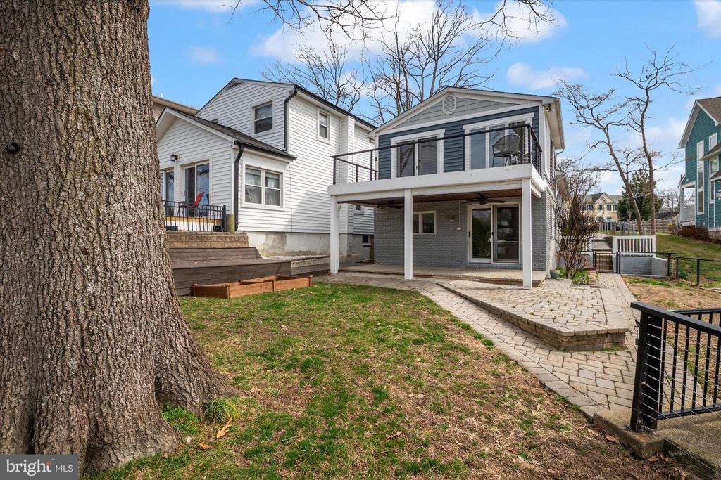 306 RIVERSIDE DRIVE