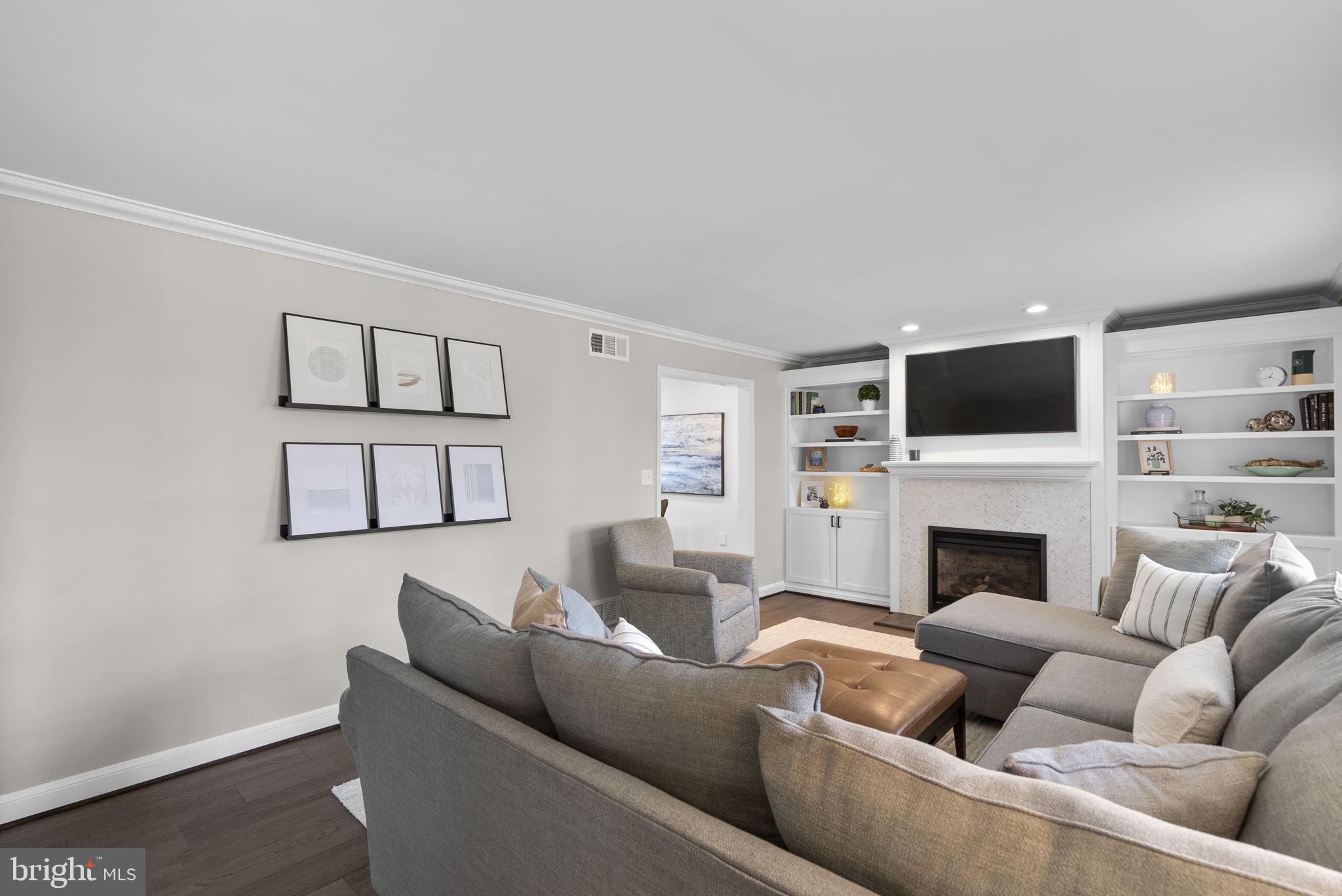 545 DEVONSHIRE COURT