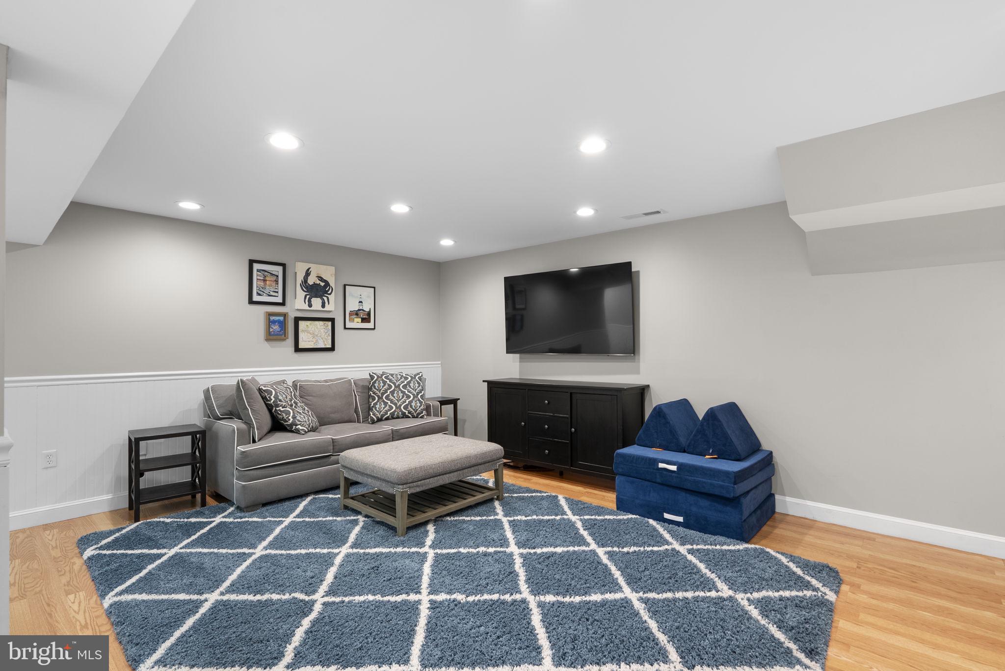 545 DEVONSHIRE COURT