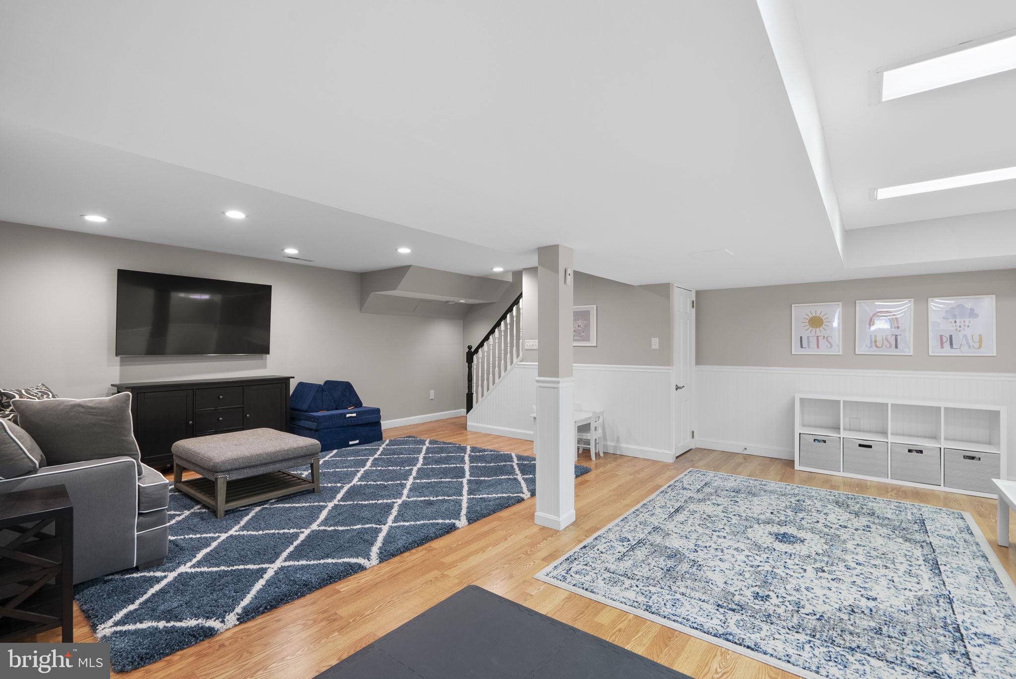 545 DEVONSHIRE COURT