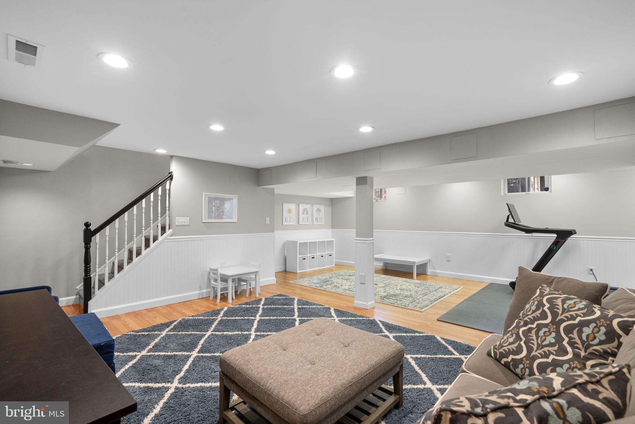 545 DEVONSHIRE COURT