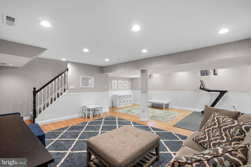 545 DEVONSHIRE COURT