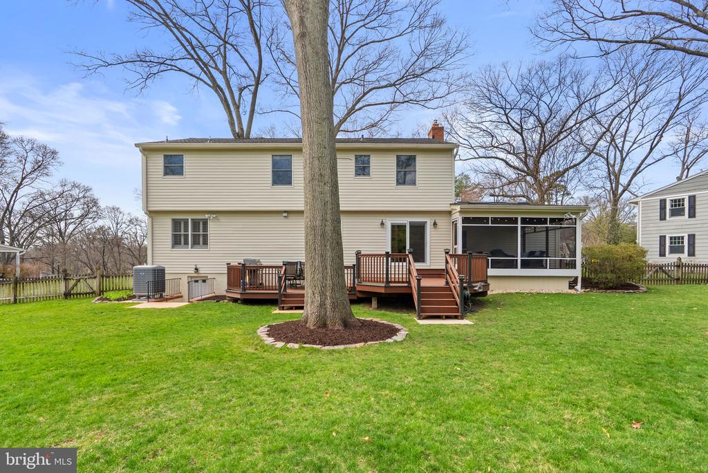 545 DEVONSHIRE COURT