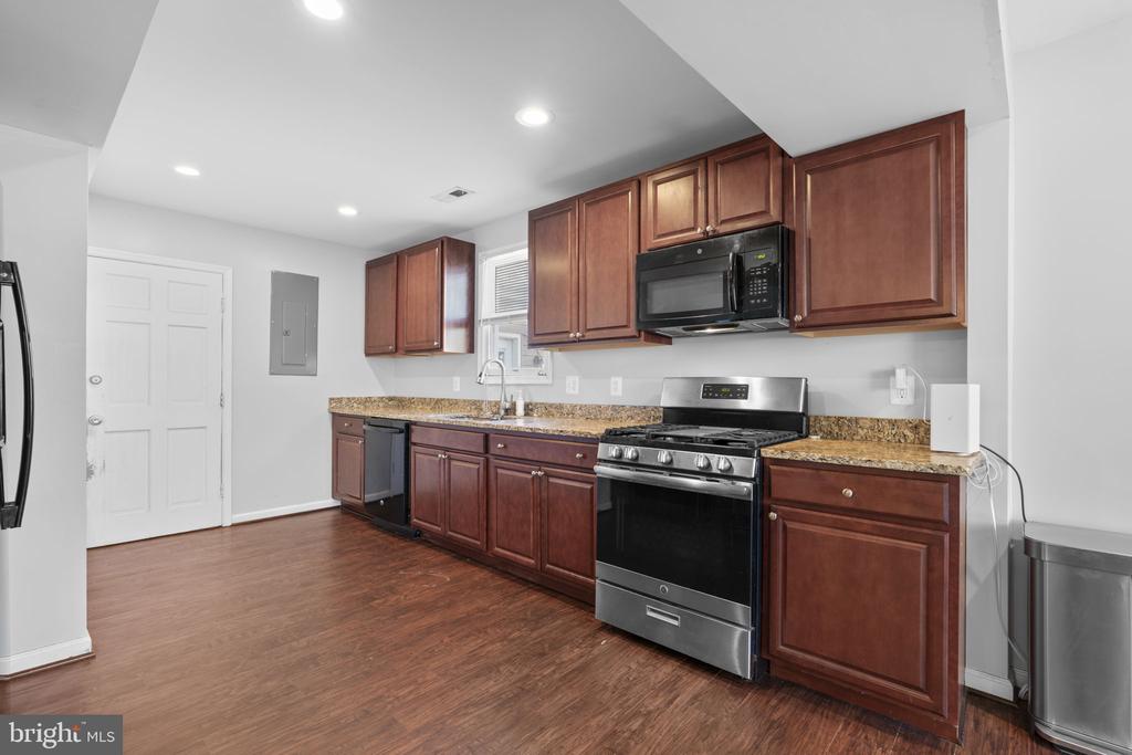 319 ALAMEDA PARKWAY