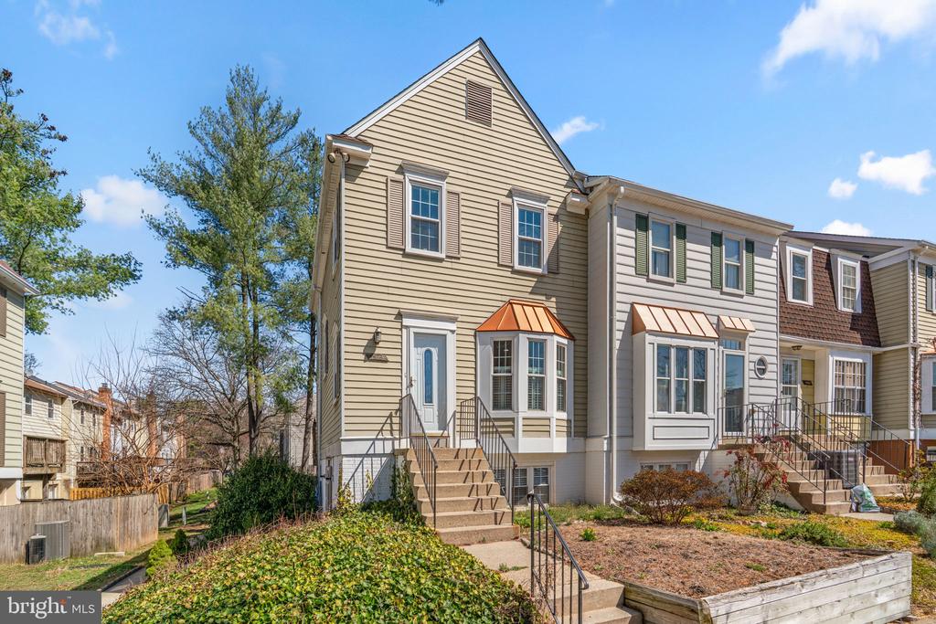 1472 LOWELL COURT