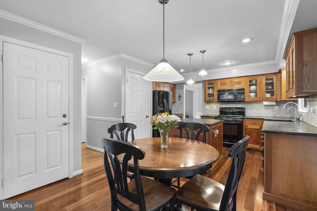 212 AMBLESIDE DRIVE