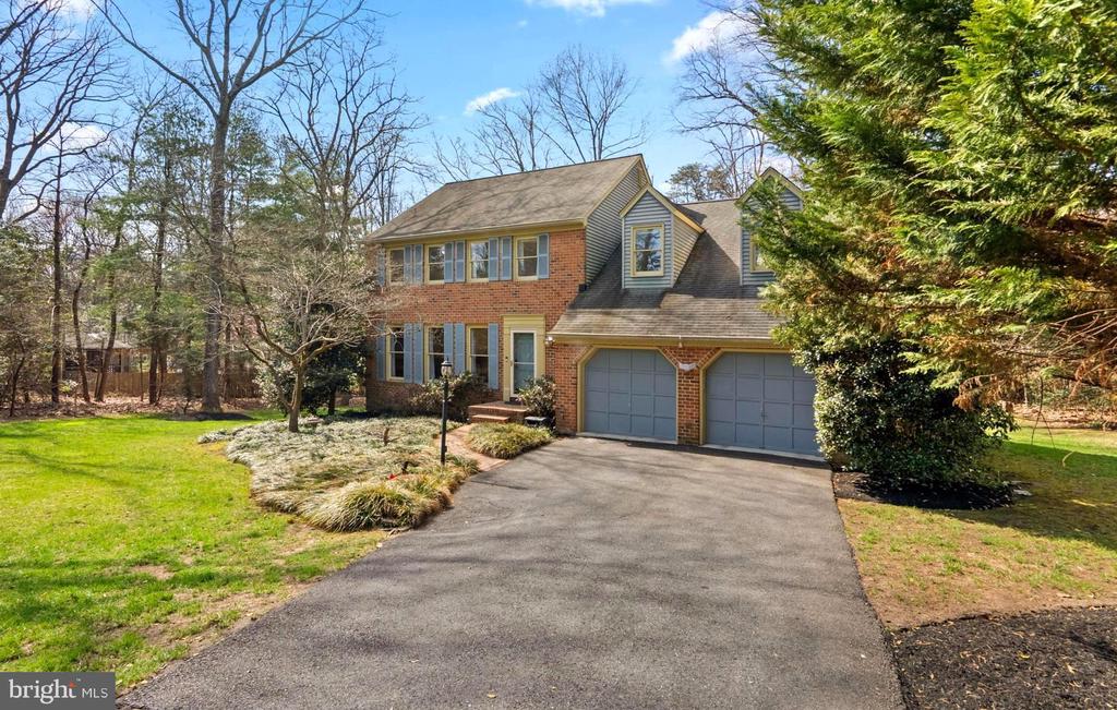 212 AMBLESIDE DRIVE