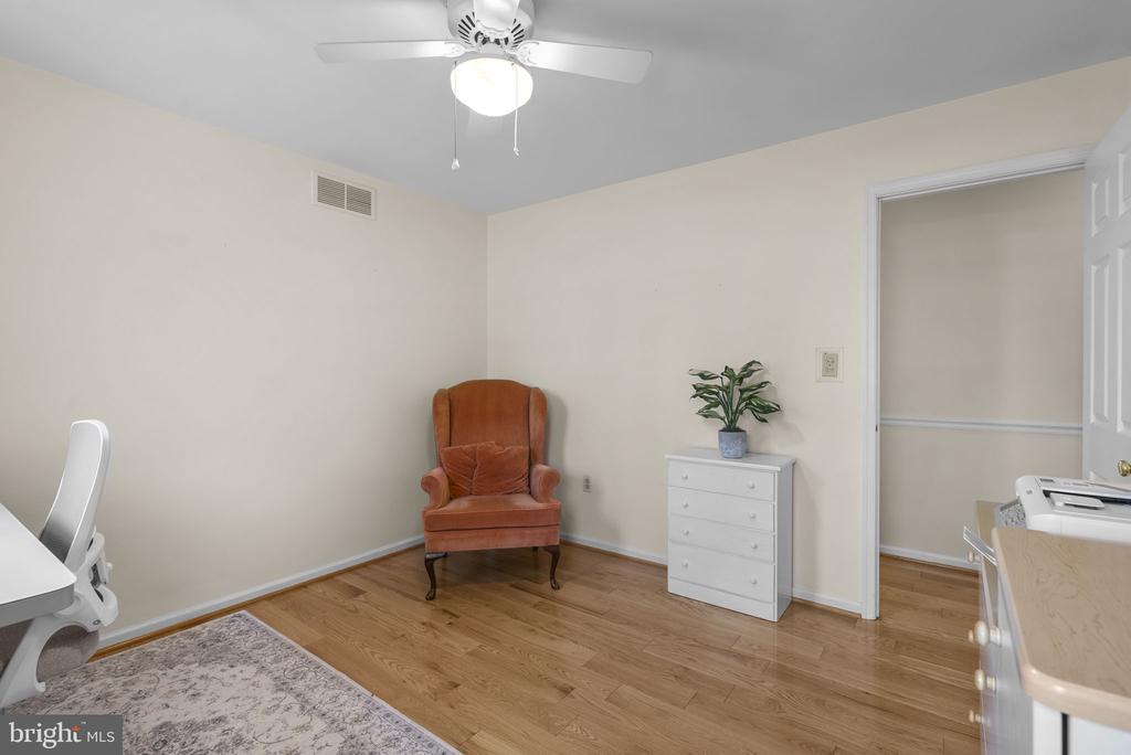 212 AMBLESIDE DRIVE