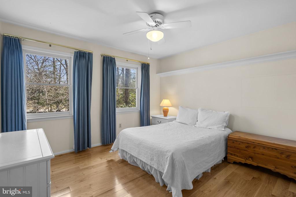 212 AMBLESIDE DRIVE
