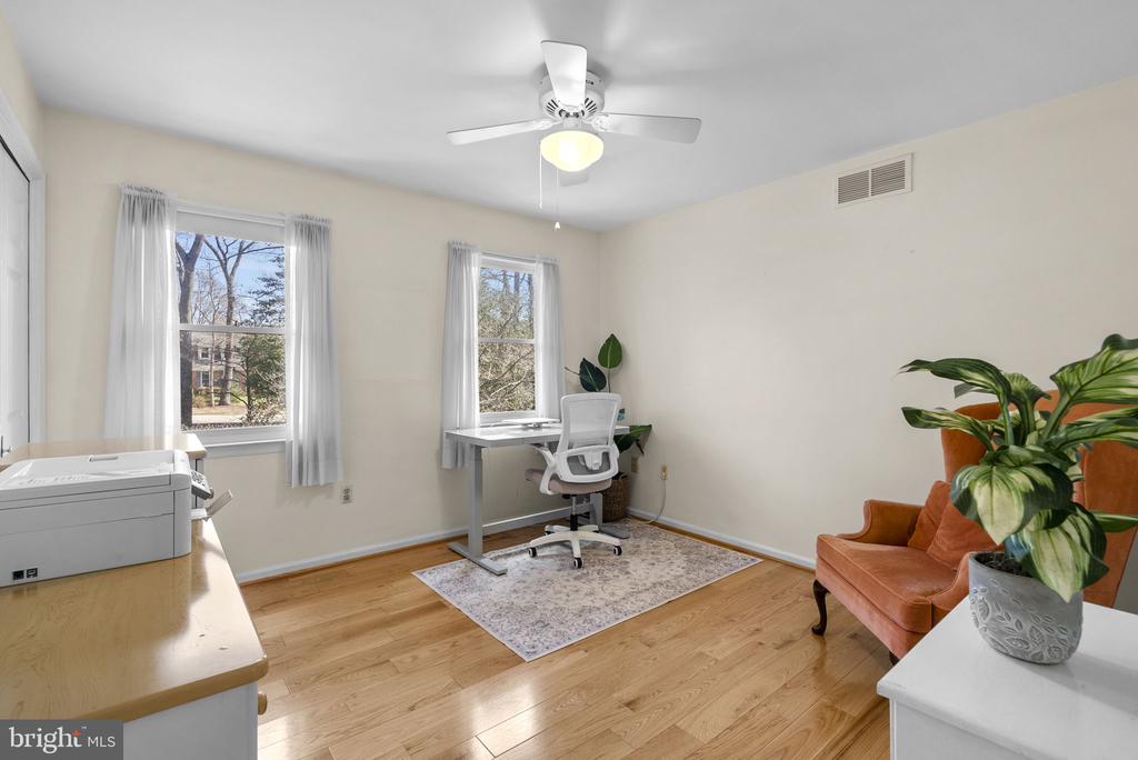 212 AMBLESIDE DRIVE