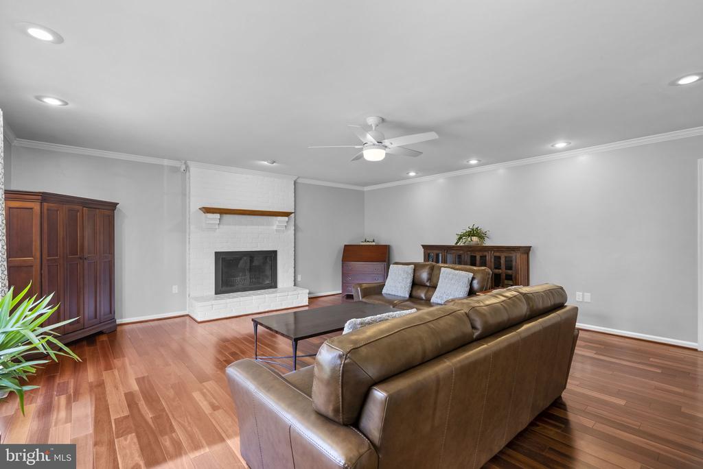 212 AMBLESIDE DRIVE