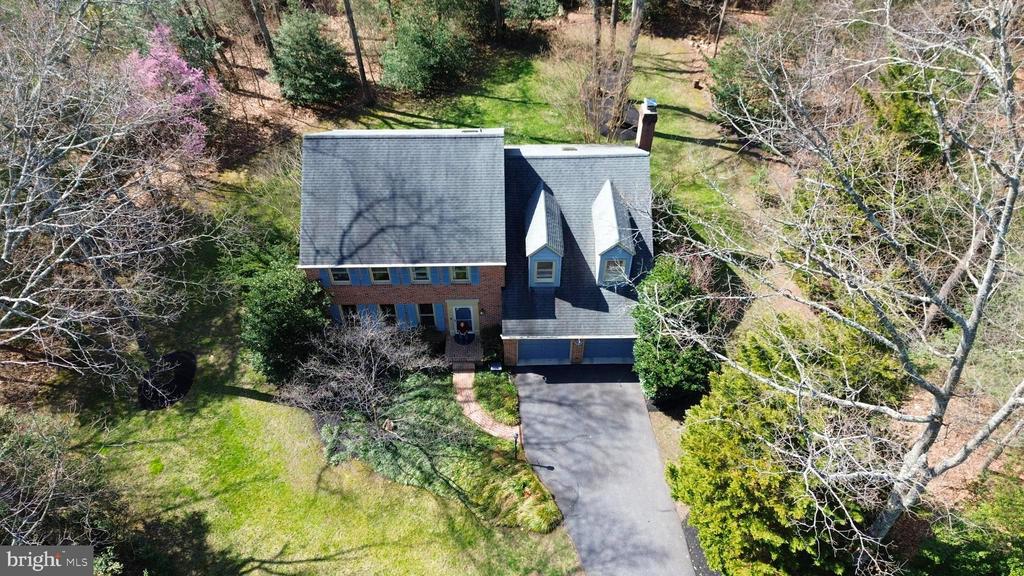 212 AMBLESIDE DRIVE