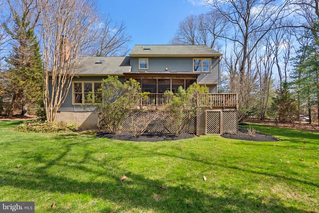 212 AMBLESIDE DRIVE