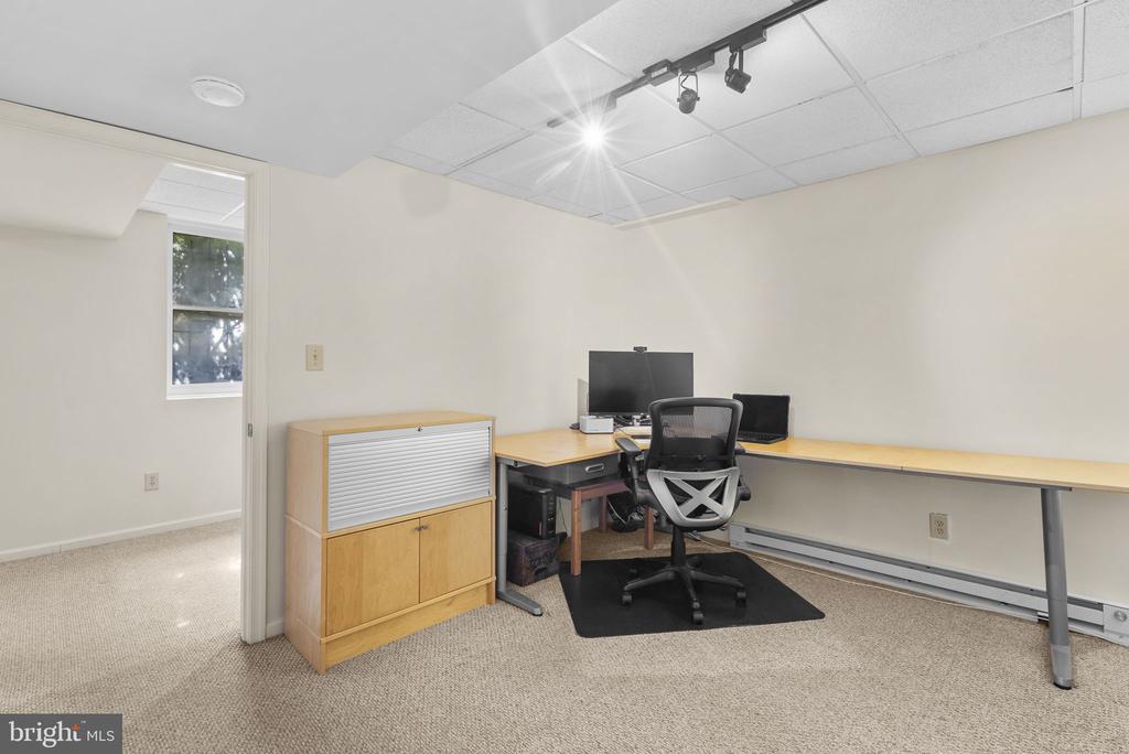 212 AMBLESIDE DRIVE