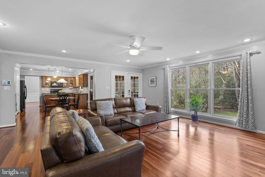 212 AMBLESIDE DRIVE