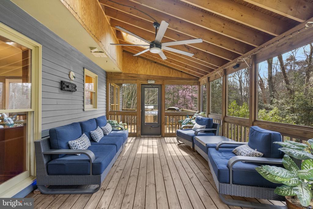 212 AMBLESIDE DRIVE