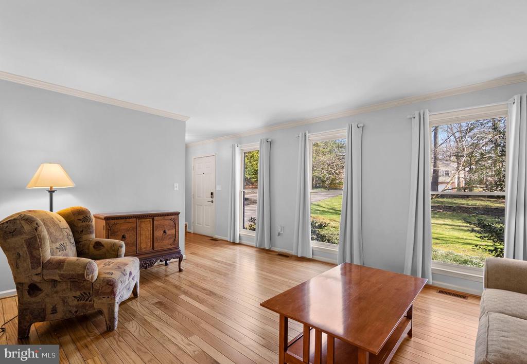212 AMBLESIDE DRIVE