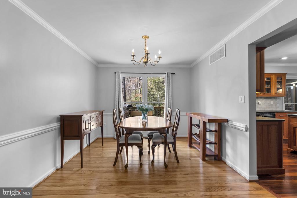212 AMBLESIDE DRIVE