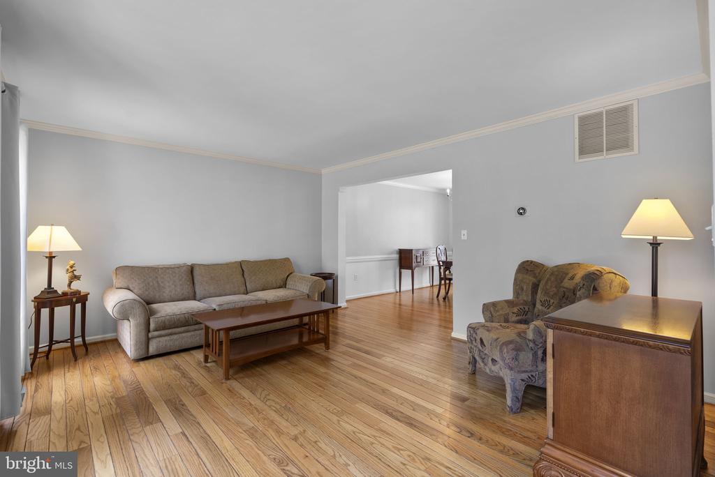 212 AMBLESIDE DRIVE