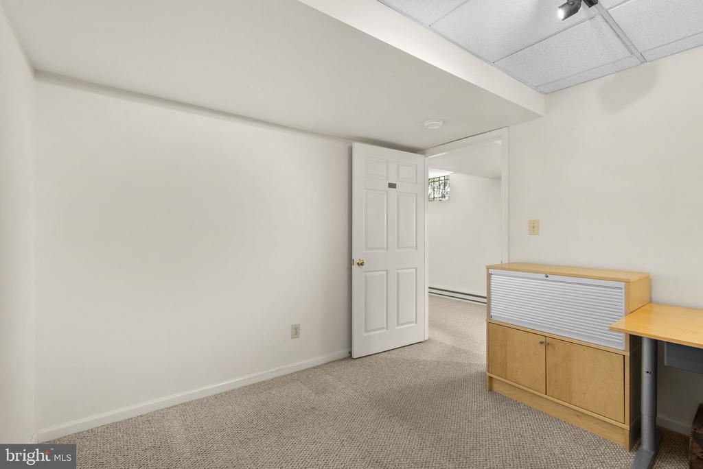 212 AMBLESIDE DRIVE
