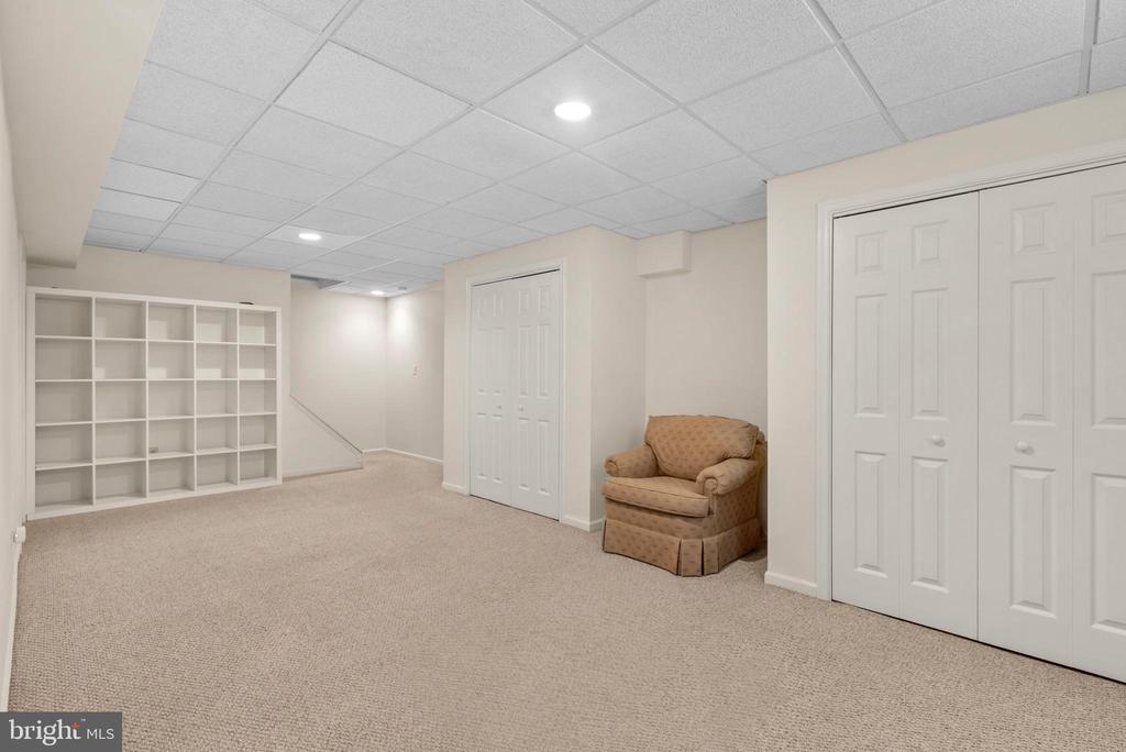212 AMBLESIDE DRIVE