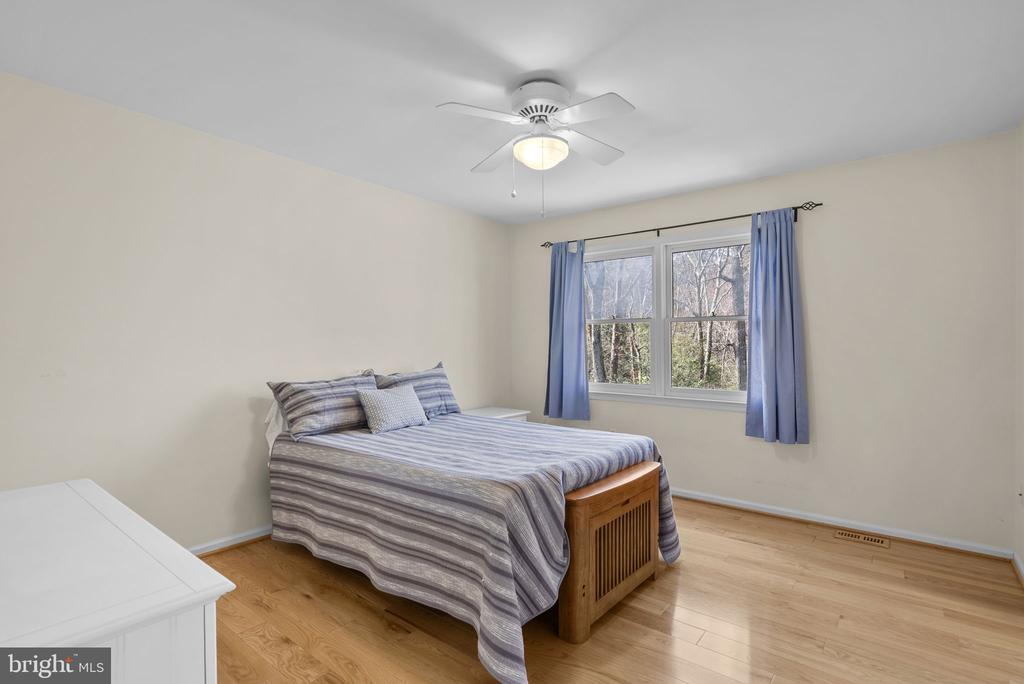 212 AMBLESIDE DRIVE