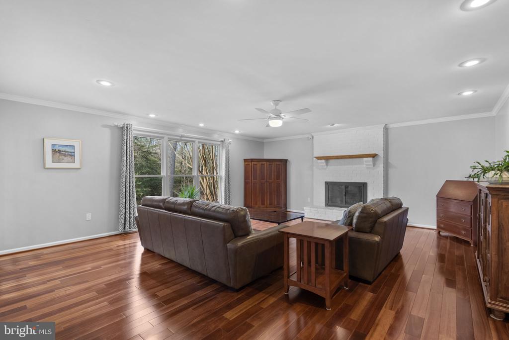 212 AMBLESIDE DRIVE