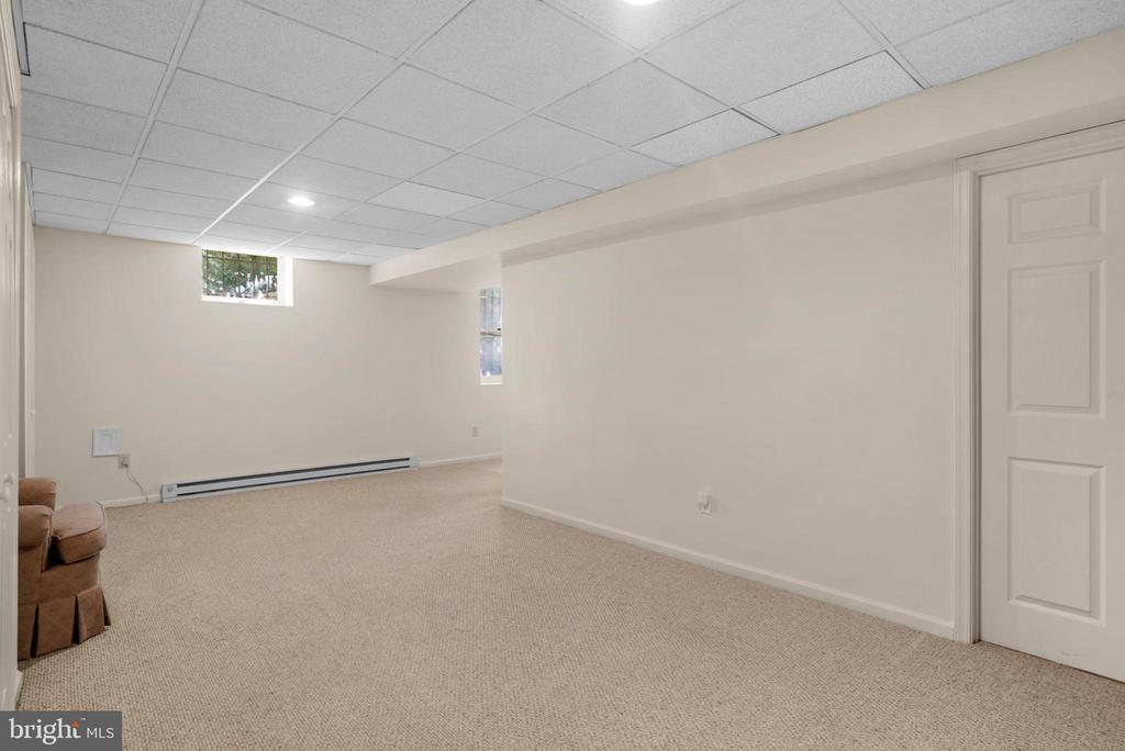 212 AMBLESIDE DRIVE