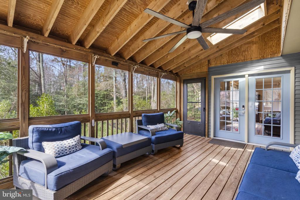 212 AMBLESIDE DRIVE