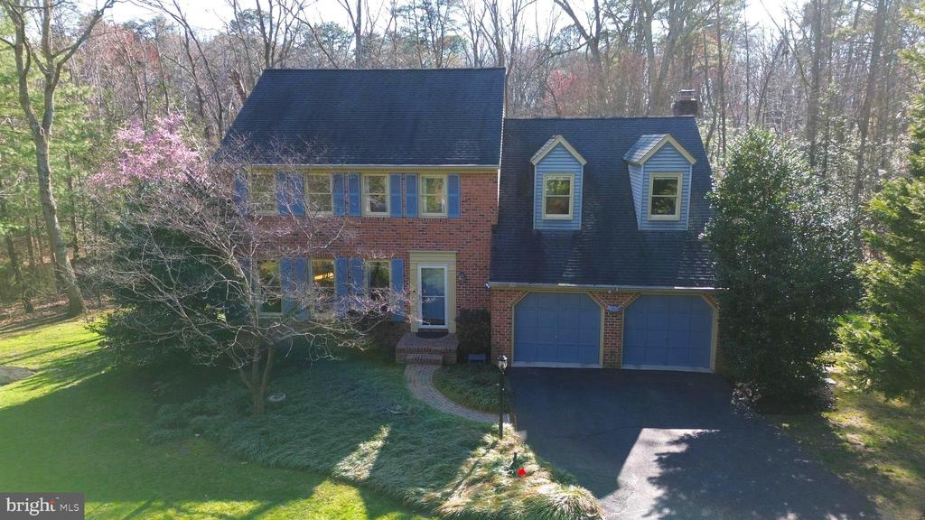 212 AMBLESIDE DRIVE