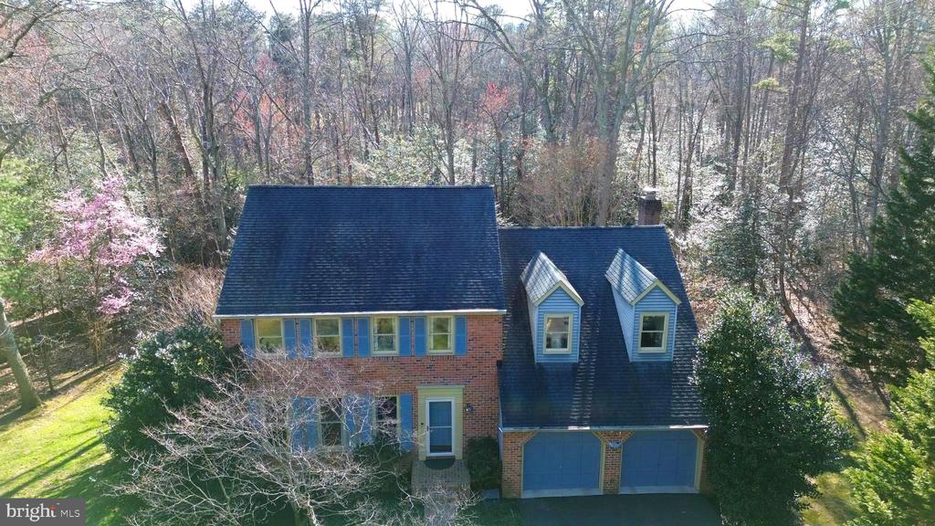 212 AMBLESIDE DRIVE
