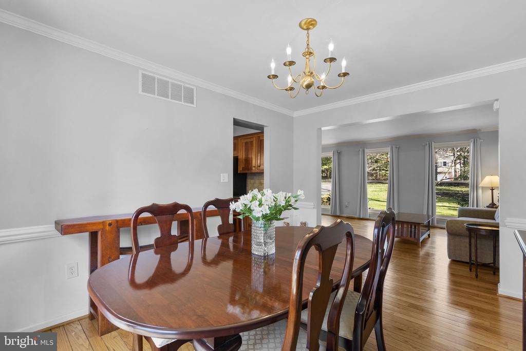 212 AMBLESIDE DRIVE