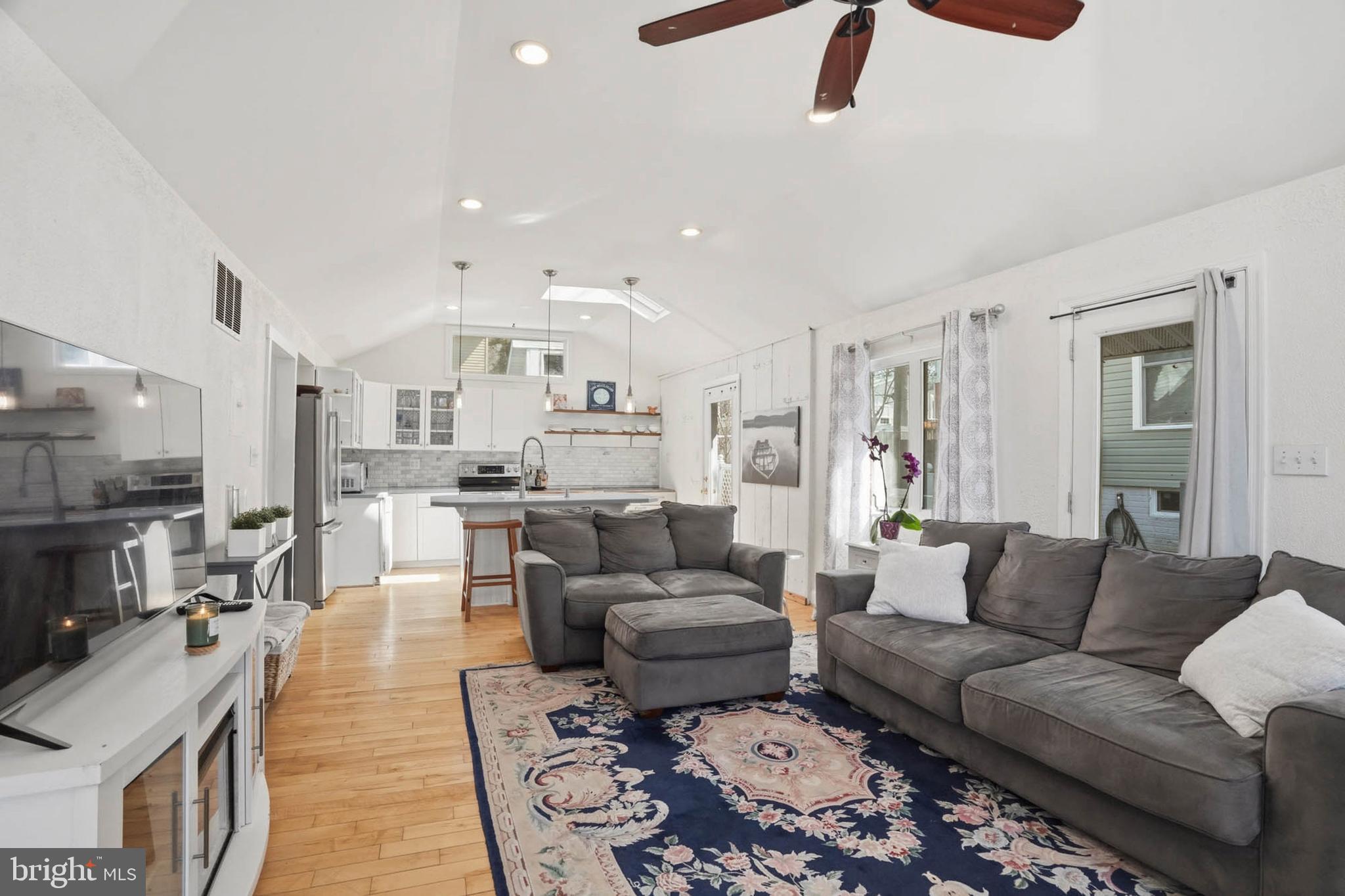 646 SHORE ROAD
