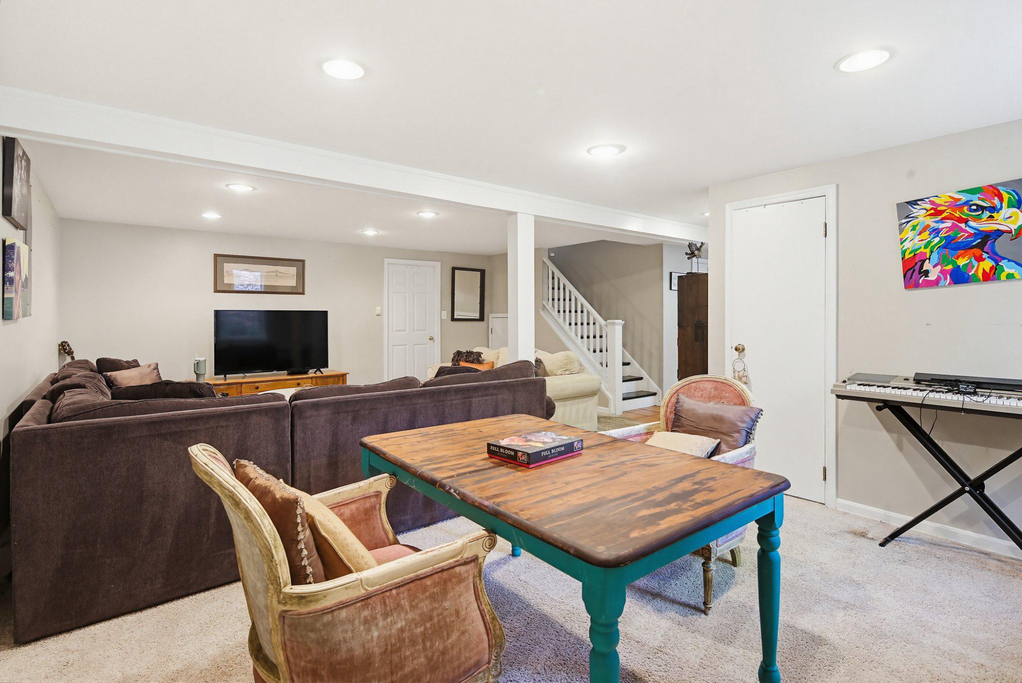 2 WEST LANE