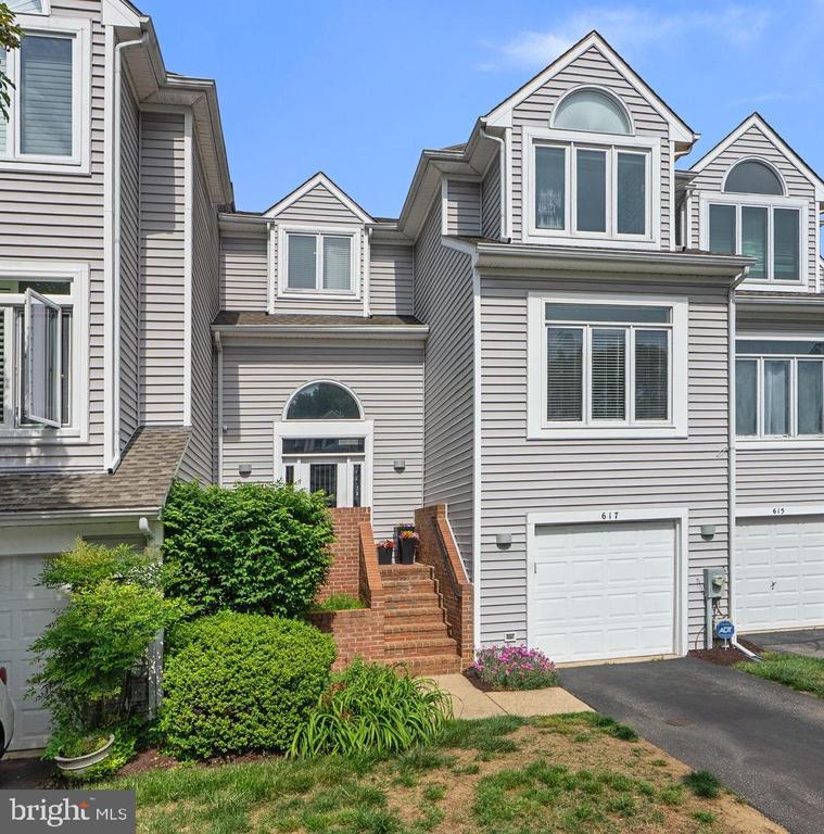617 MARTINGALE LANE