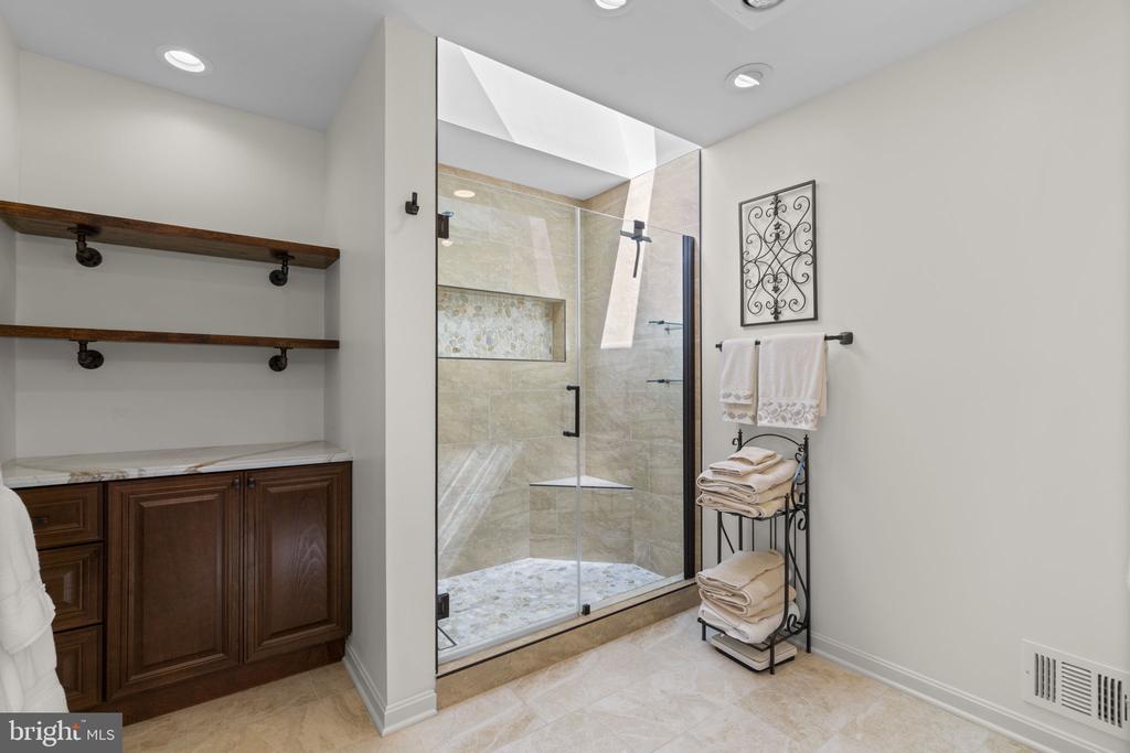 8391 GREENSTONE COURT