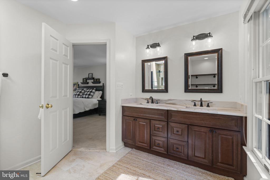 8391 GREENSTONE COURT