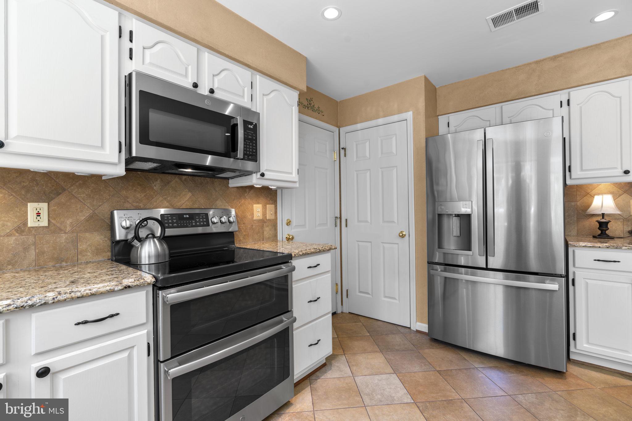 8391 GREENSTONE COURT