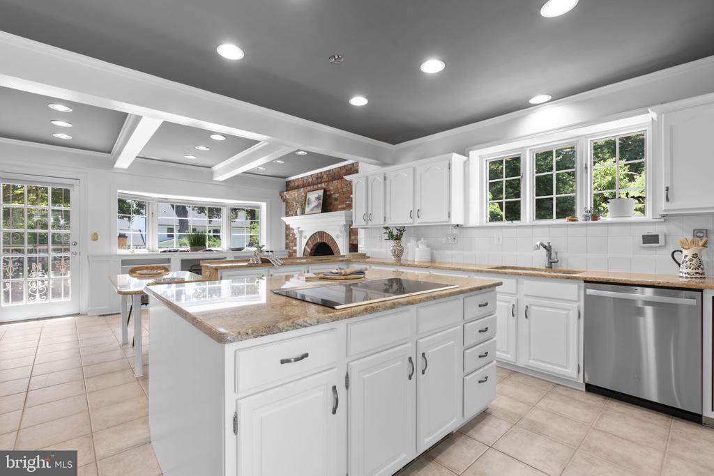 1002 GRANDA FLORA COURT