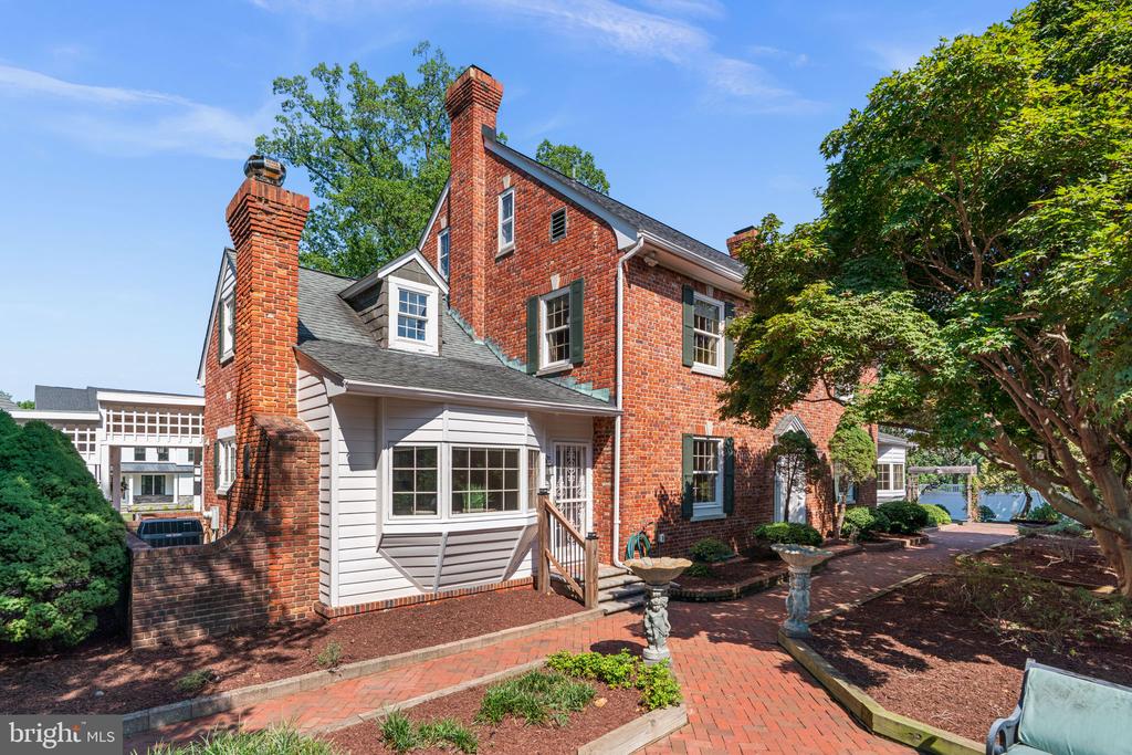 1002 GRANDA FLORA COURT