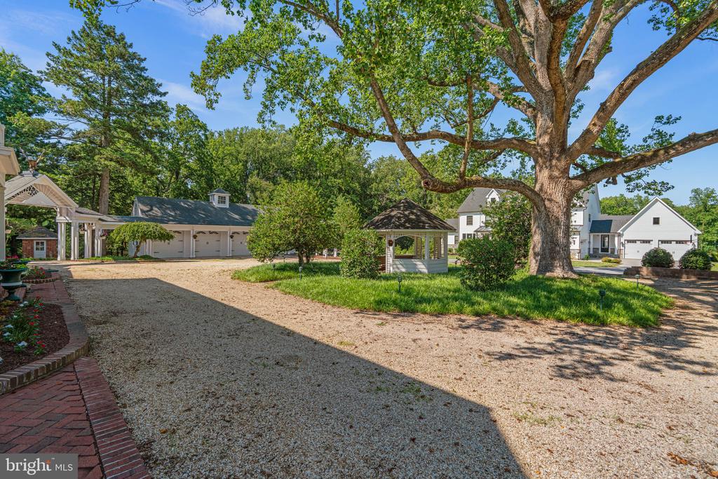 1002 GRANDA FLORA COURT