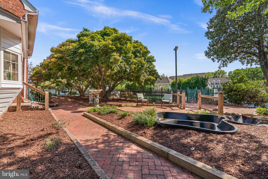 1002 GRANDA FLORA COURT