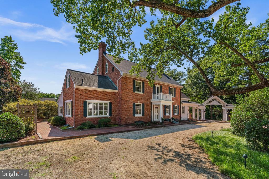 1002 GRANDA FLORA COURT
