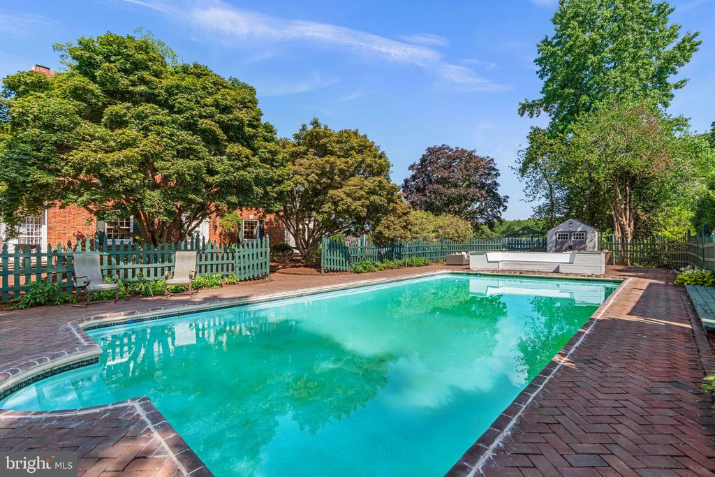 1002 GRANDA FLORA COURT