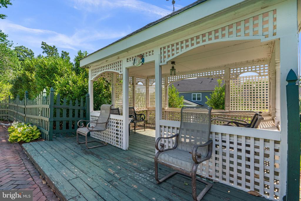 1002 GRANDA FLORA COURT