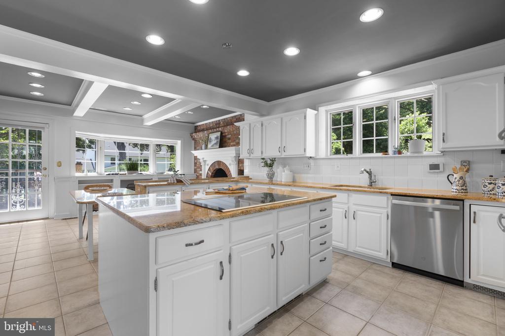 1002 GRANDA FLORA COURT